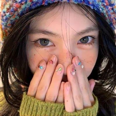 她与她的自画像